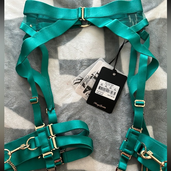 KUKURO JADE
SUSPENDER - Picture 9 of 11